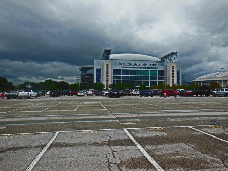 1:30 PM, 9/21/2013: The Bayou Bucket started under foreboding skies and a major chance of heavy rain. Fortunately, Reliant Stadium has a roof.