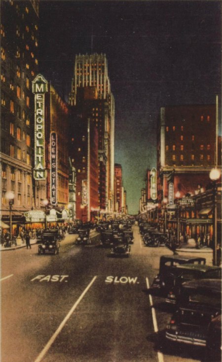 The Met and the Loew's (to the left above), along with the Majestic on Rusk were the Big 3 Houston movie house downtown back in the day.