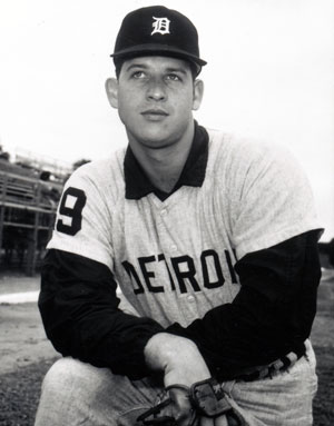 MICKEY LOLICH 1969 WINNER DICKIE KERR AWARD