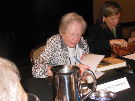 Red Mahoney also had time to sign some autographs for fans at the panel's ending.