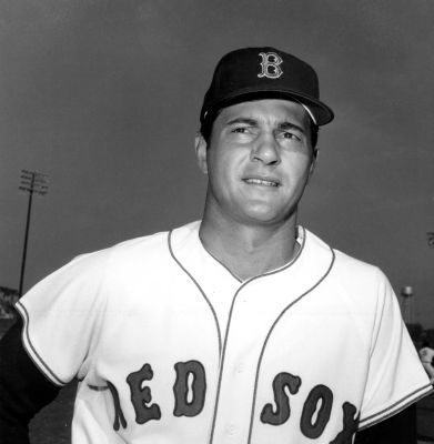 CARL YAZSTREMSKI WON THE 1968 AL BATTING TITLE WITH A BATTING AVERAGE OF .301. IT WAS THE ONLY TIME IN HISTORY THAT THE ONLY .300 HTTER IN A LEAGUE WON AN MLB BATTING TITLE.