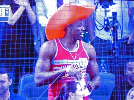 Even Rockets star Dwight Howard was on hand to stand in support of young Lance McCullers when he went out to finish the O's in the top of the 9th. - Dwight Howard's fan appearance at the Astros game last night was made possible by the Golden State Warriors.