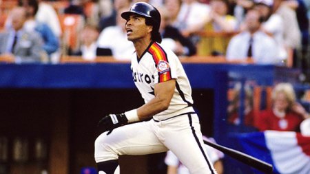 October 24, 1974: The Houston Astros purchased Jose Cruz from the St. Louis Cardinals. 
