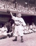 eddie gaedel-waving-cap